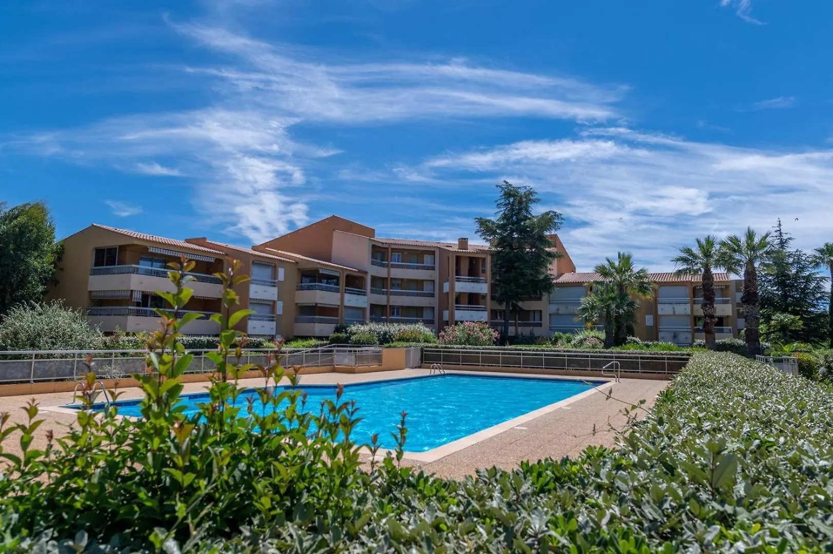 Apartment Superbe T3 Clim / Piscine / Commerces Et Plages. Le Lavandou France