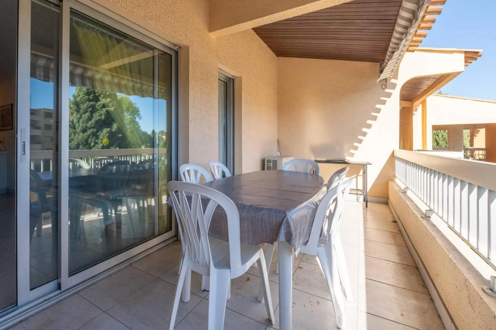 Apartment Superbe T3 Clim / Piscine / Commerces Et Plages. Le Lavandou France